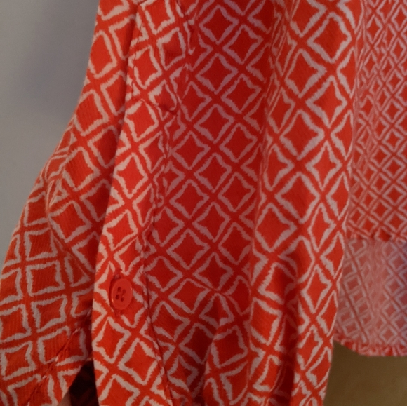 Blouse with button details - Picture 3 of 4